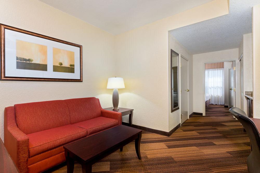 Holiday Inn Express & Suites Lakeland North I-4 By Ihg Ngoại thất bức ảnh
